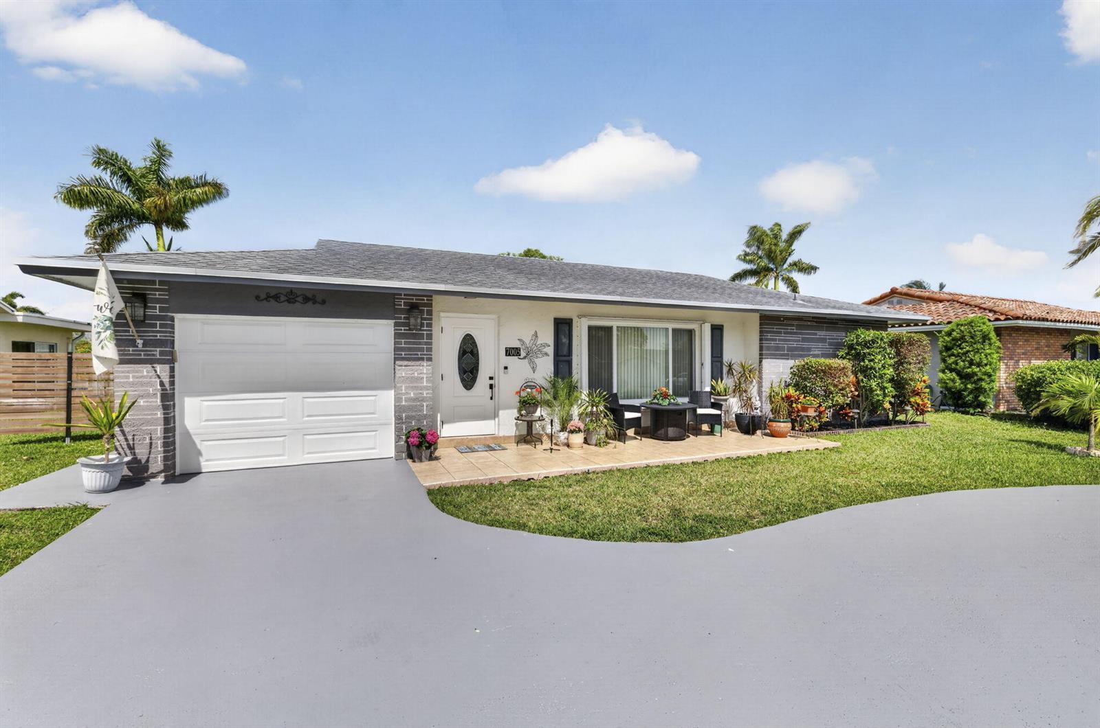 7005 NW 95th Terrace, Tamarac FL 33321 photo 2