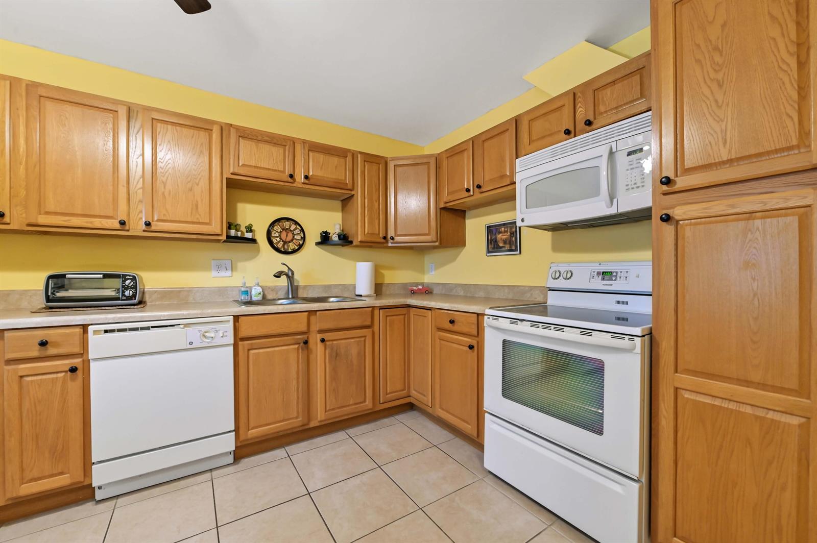 5725 Fernley Drive E # 8, West Palm Beach FL 33415 photo 3