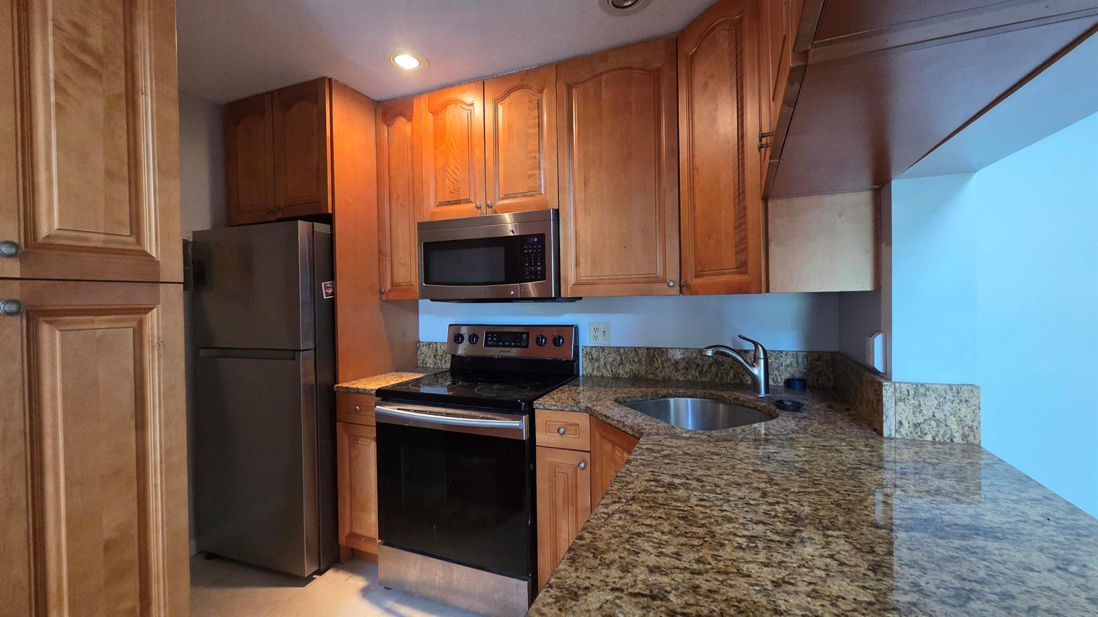 1015 Green Pine Boulevard # E3, West Palm Beach FL 33409 photo 3