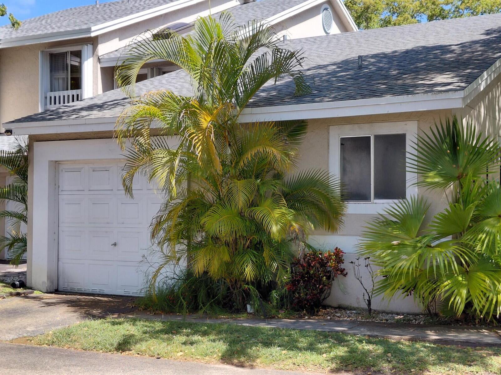 1947 E Discovery Circle E, Deerfield Beach FL 33442