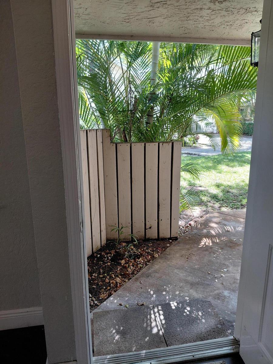 1947 E Discovery Circle E, Deerfield Beach FL 33442 photo 5