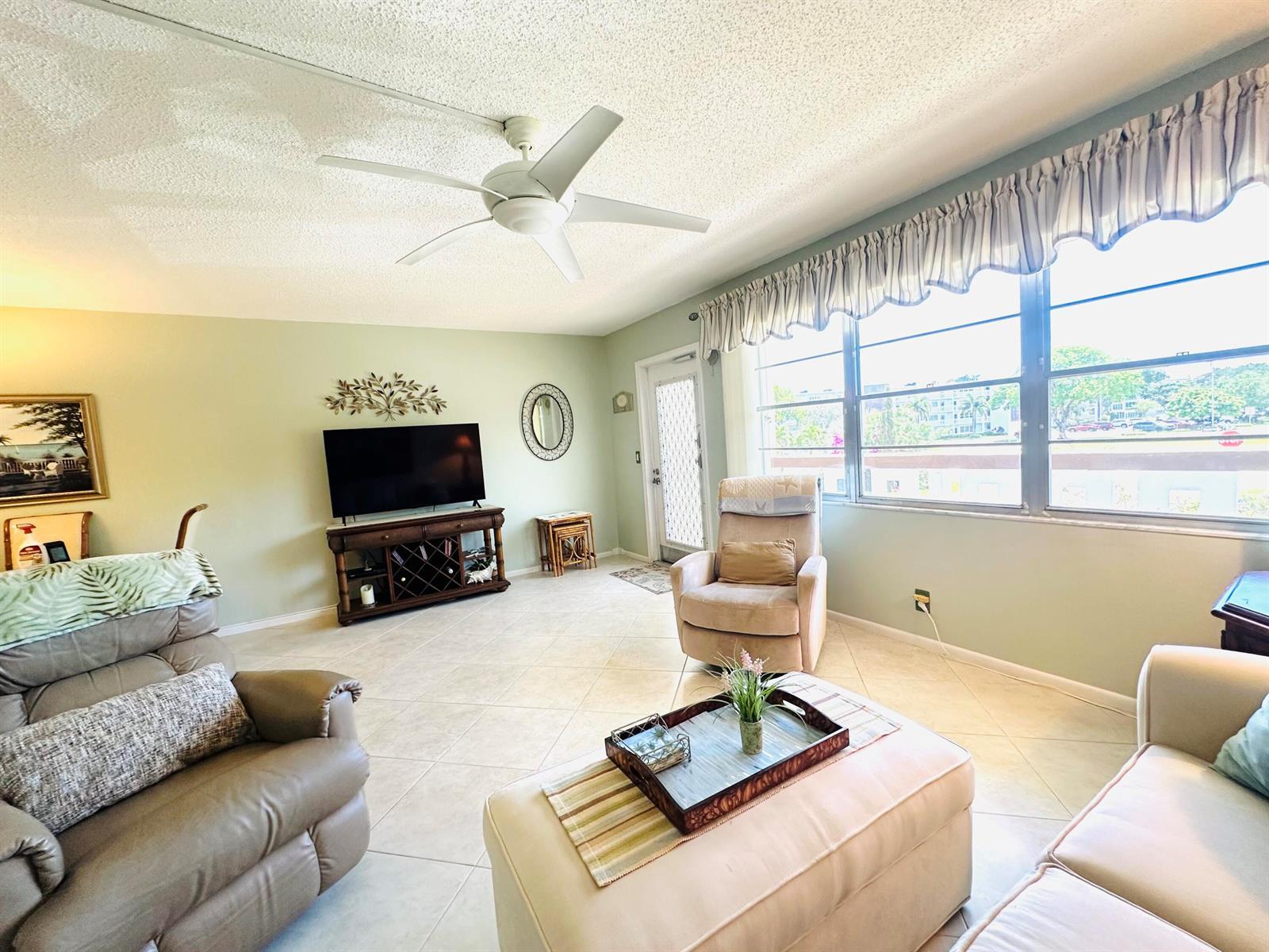2132 Cambridge F # 2132, Deerfield Beach FL 33442 photo 3