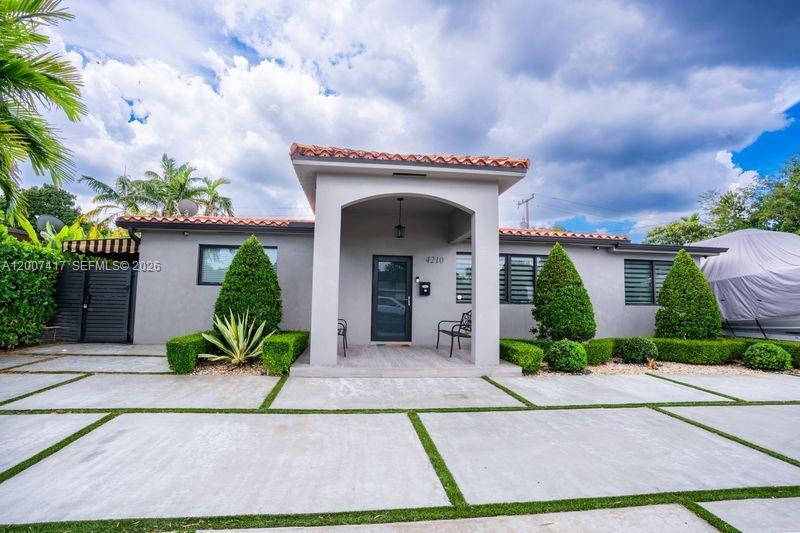 4210 W 6th Ave, Hialeah FL 33012 photo 2