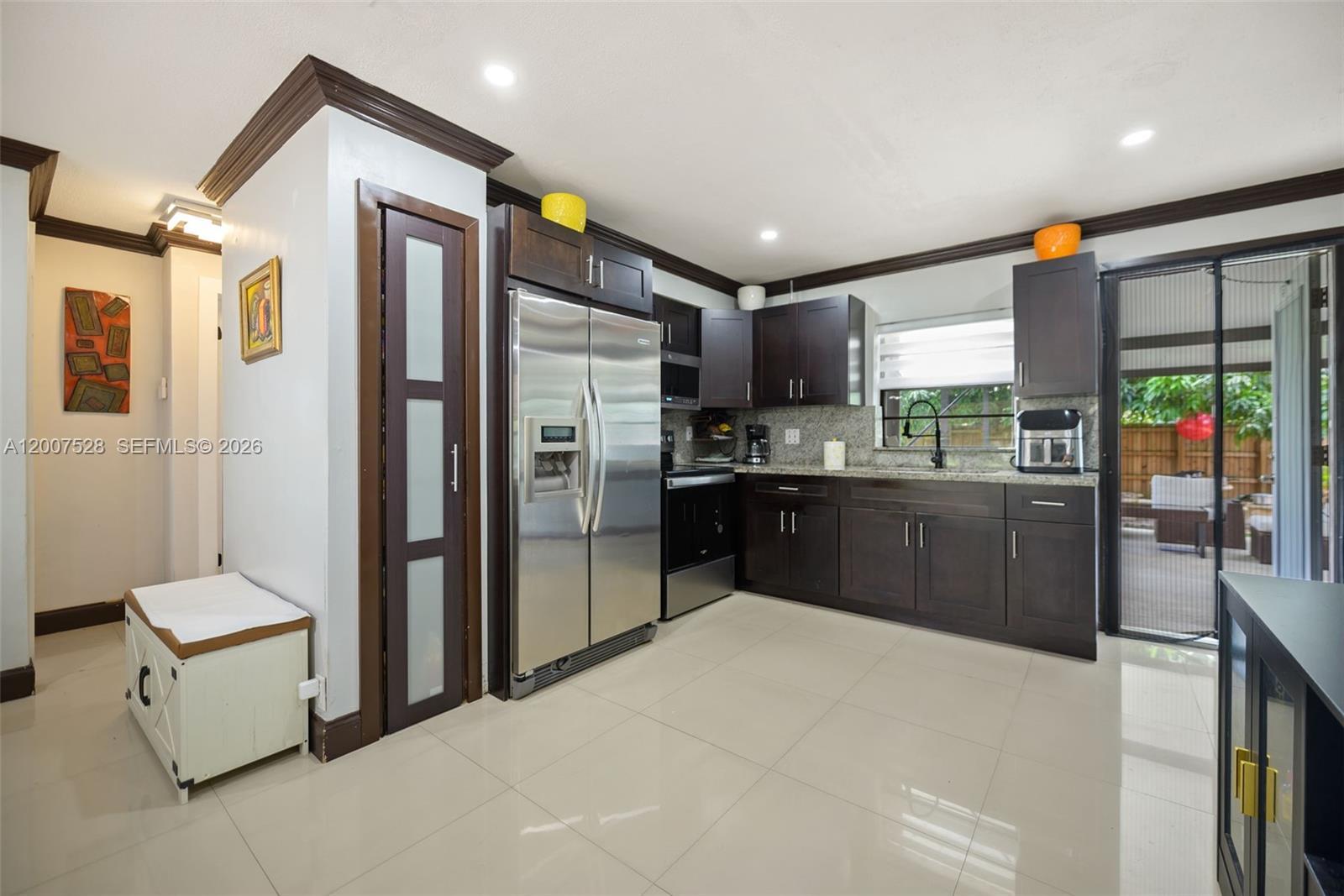6870 Thomas St, Hollywood FL 33024 photo 2