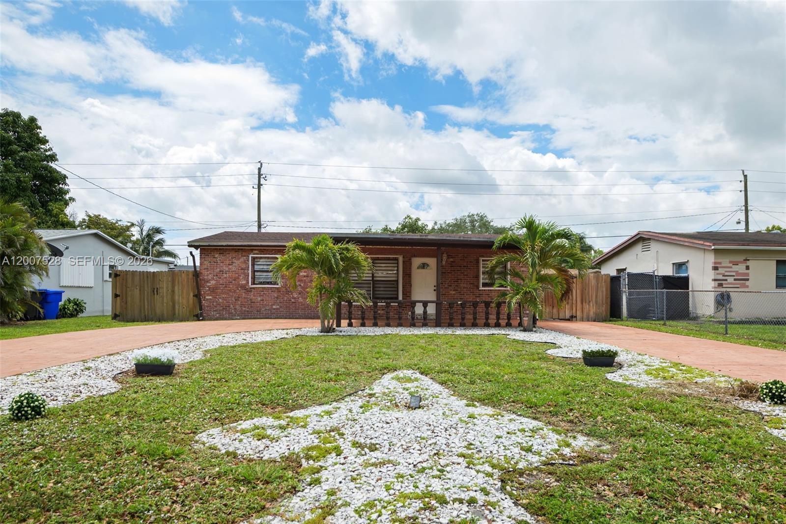 6870 Thomas St, Hollywood FL 33024 photo 3