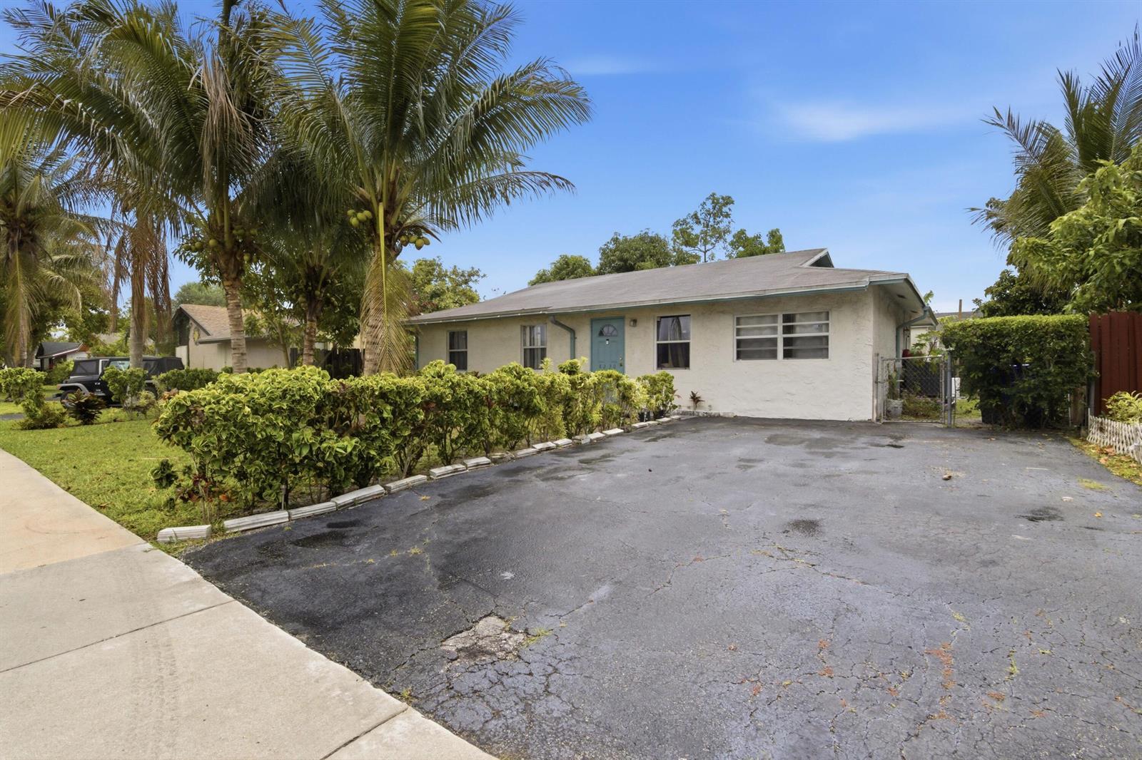 8230 SW 4th Place, North Lauderdale FL 33068 photo 4