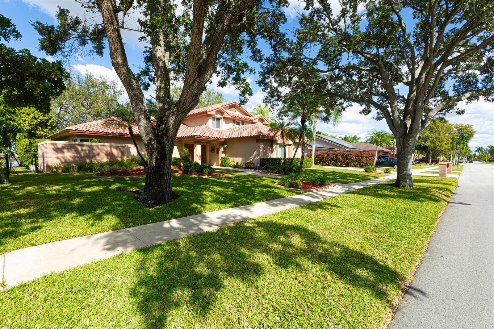 19921 NW 4th Street, Pembroke Pines FL 33029