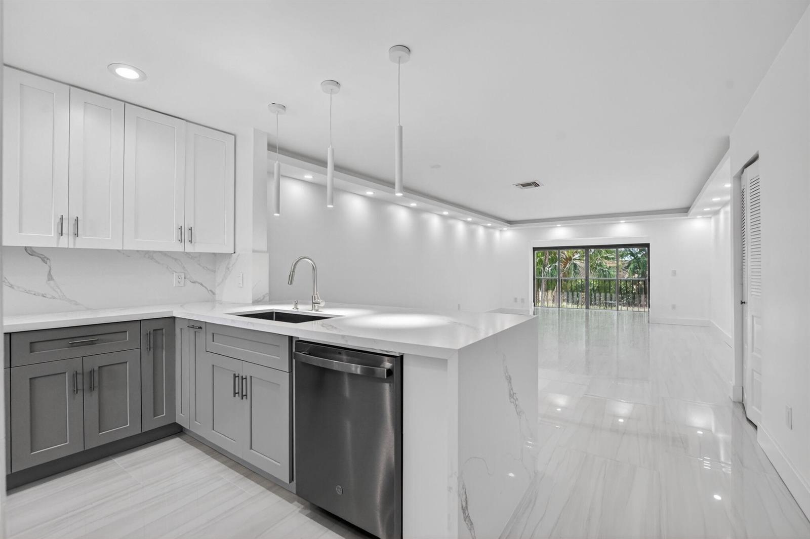 9272 Vista Del Lago # 28f, Boca Raton FL 33428 photo 2