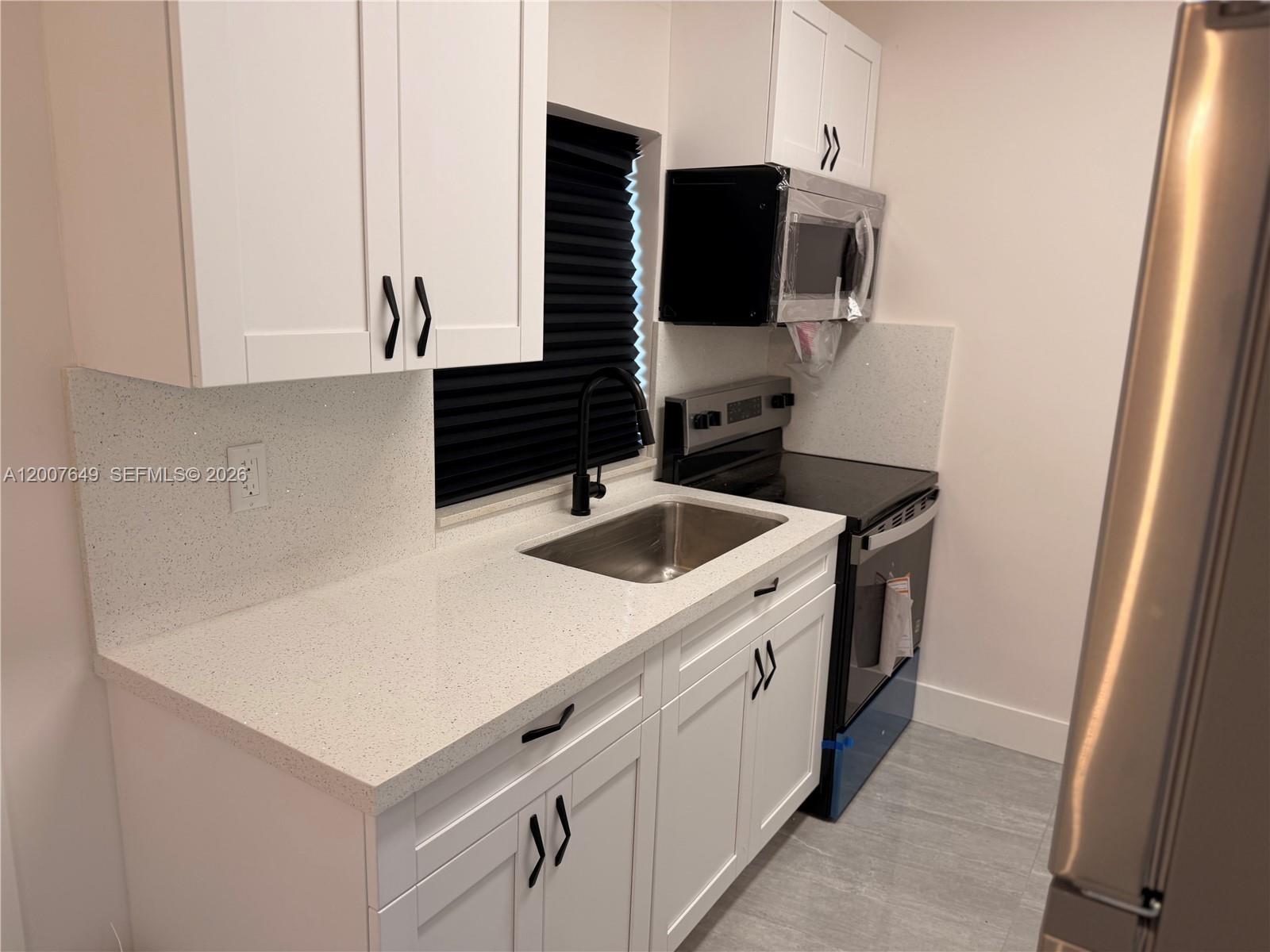 318 NW 30th Ter, Fort Lauderdale FL 33311 photo 4