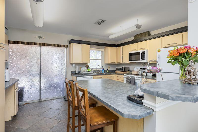734 SE Arton Lane, Port St. Lucie FL 34983 photo 4
