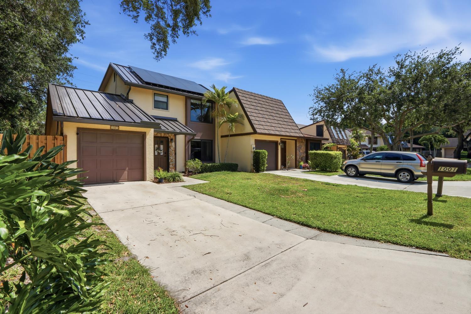 1001 Raintree Lane, Palm Beach Gardens FL 33410 photo 2