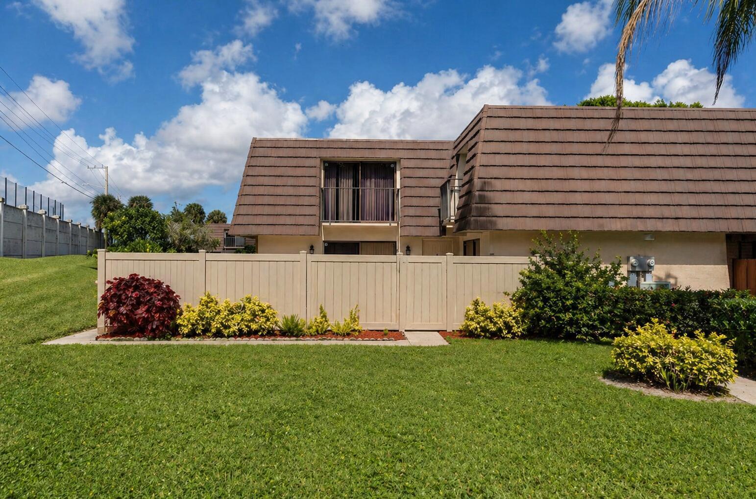 7312 73rd Way, West Palm Beach FL 33407 photo 2