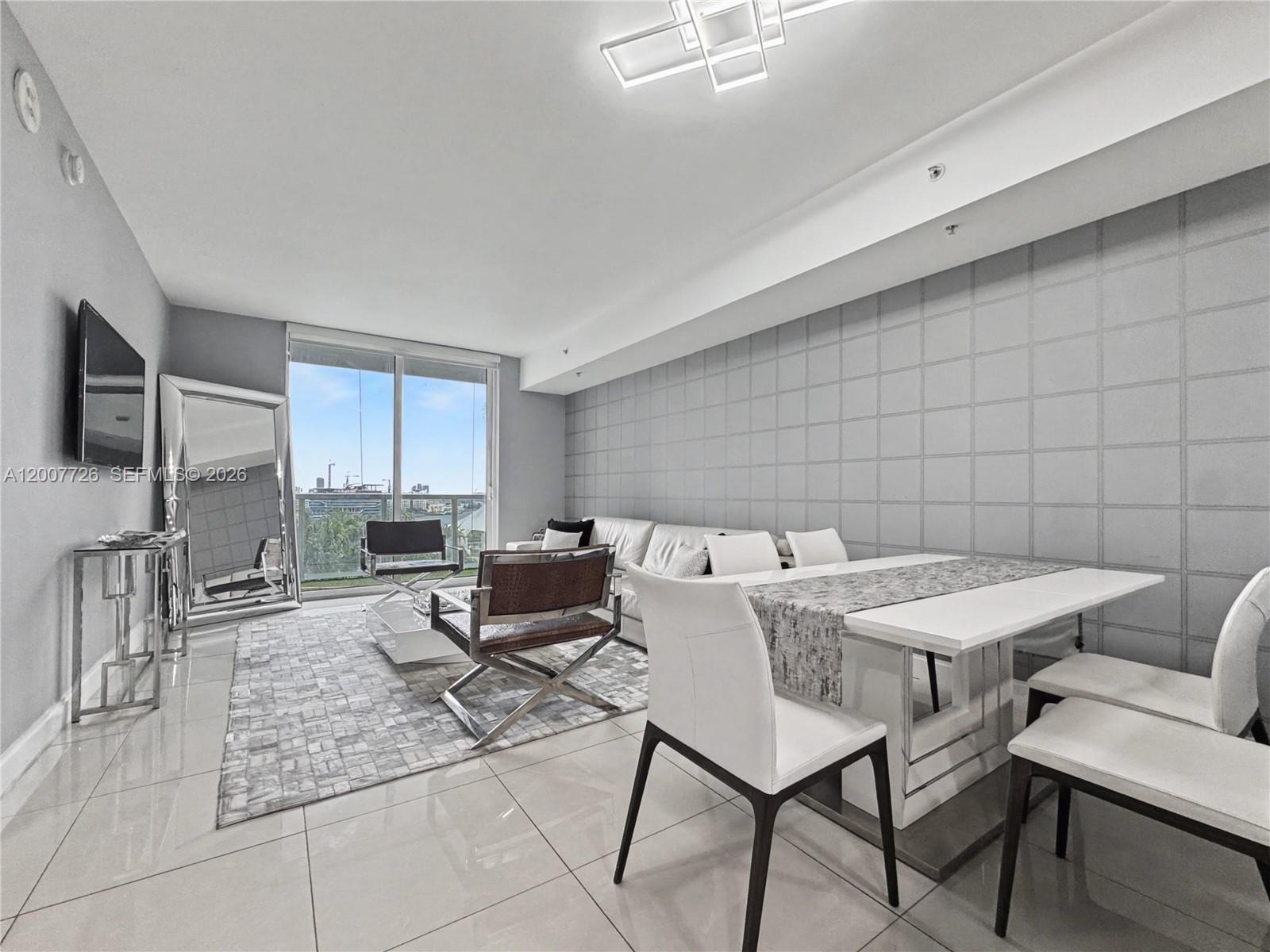 253 NE 2nd St # 1003, Miami FL 33132 photo 2