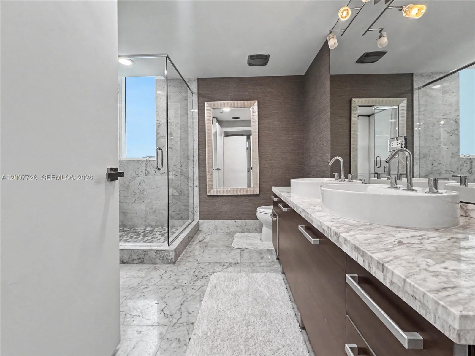 253 NE 2nd St # 1003, Miami FL 33132 photo 3