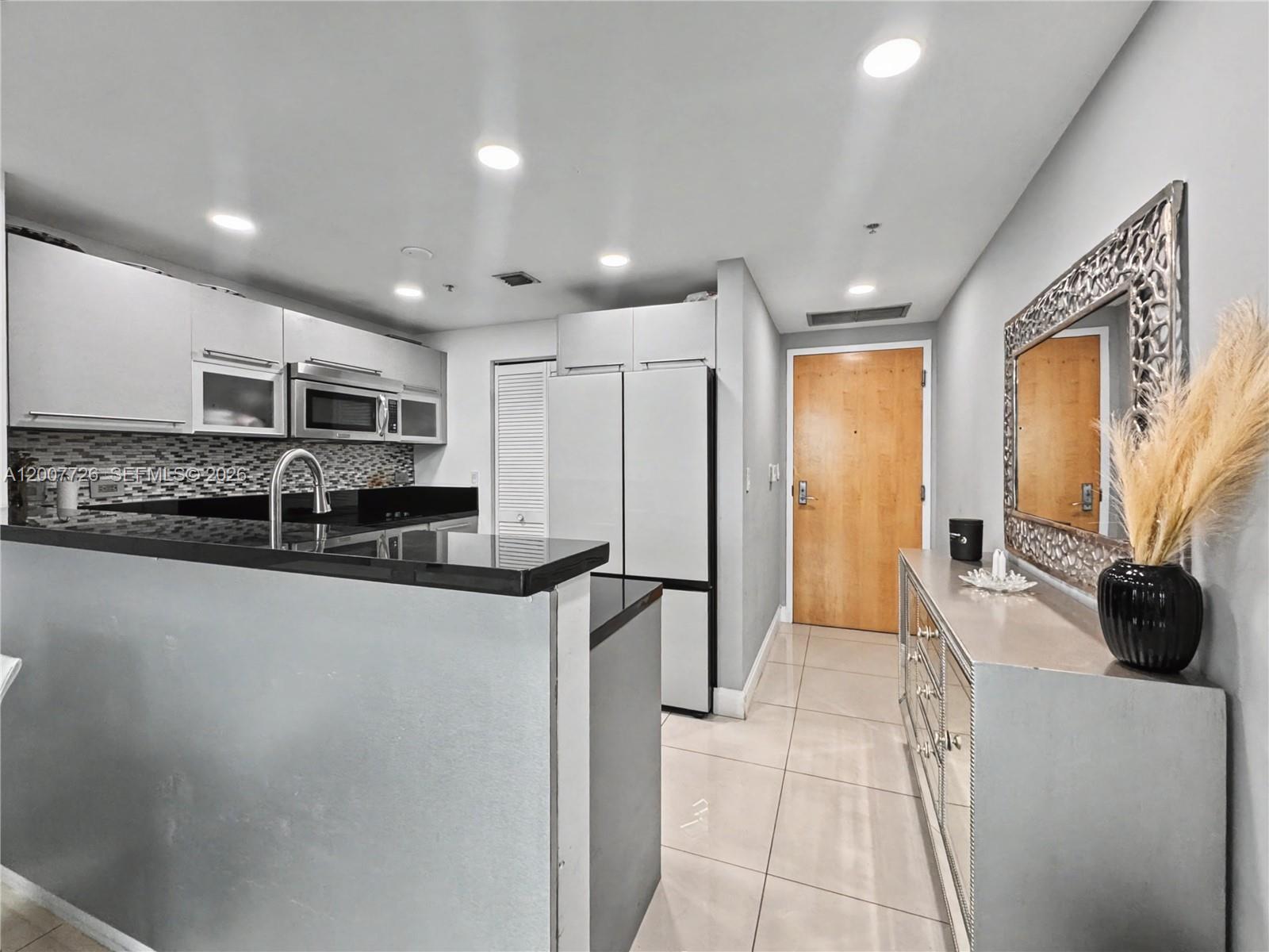 253 NE 2nd St # 1003, Miami FL 33132 photo 4
