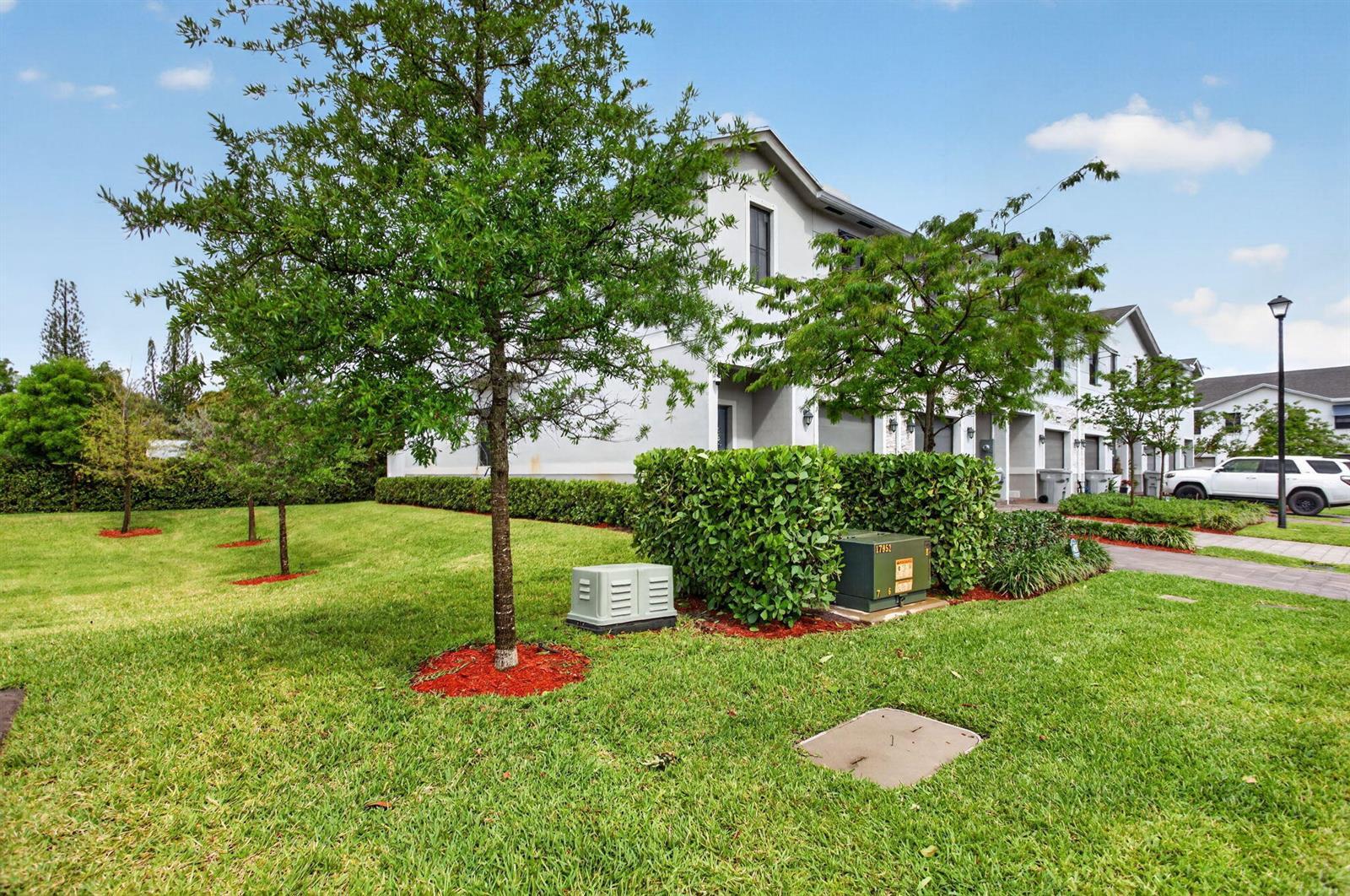 873 NW 3rd Way, Pompano Beach FL 33060 photo 2