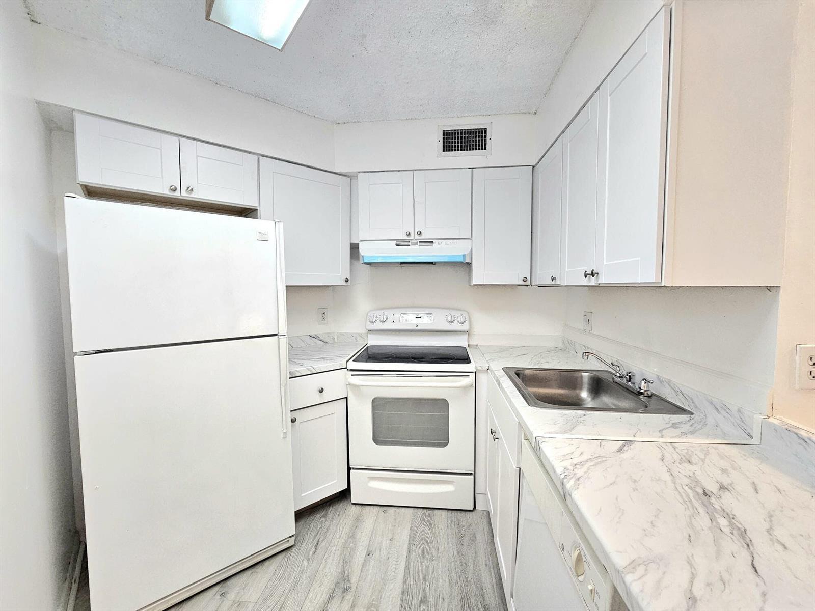 213 Lake Pointe Drive # 212, Oakland Park FL 33309 photo 5