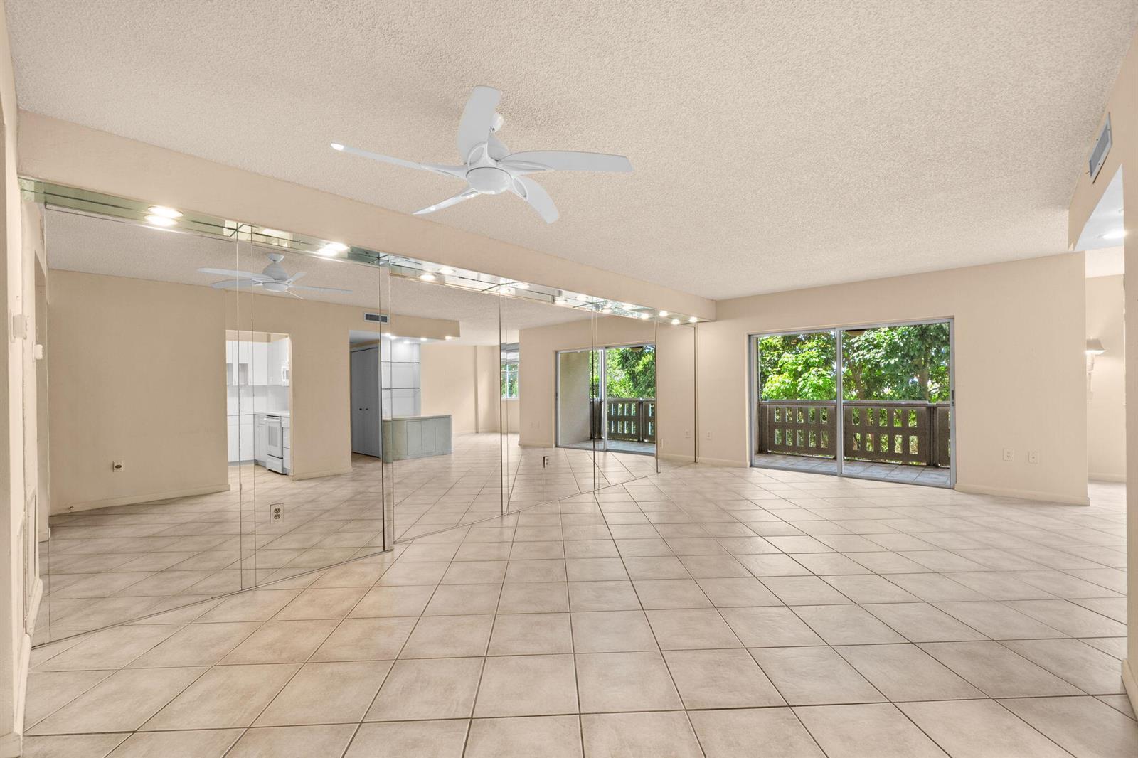 4001 Hillcrest Drive # 406, Hollywood FL 33021 photo 2