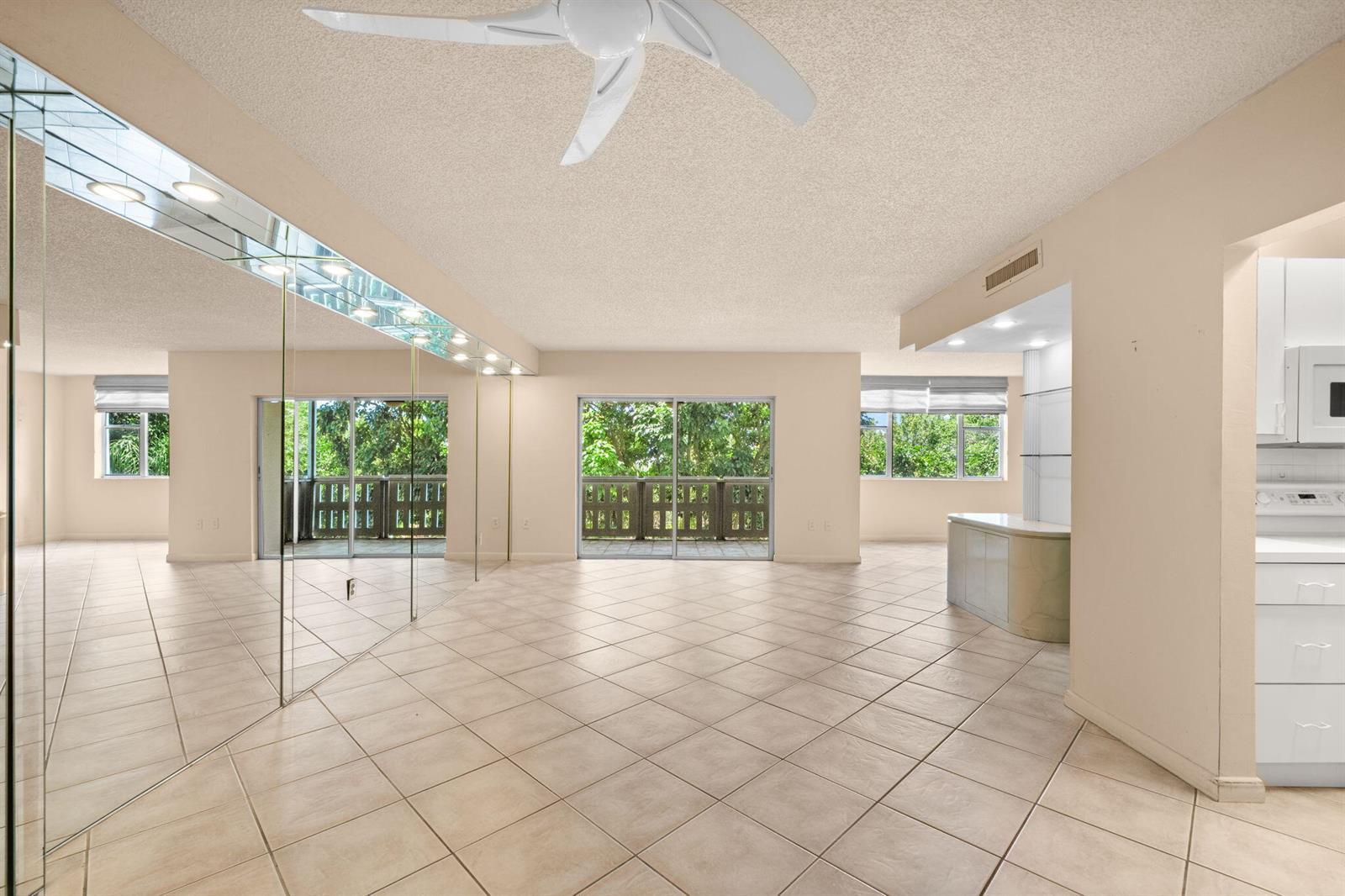 4001 Hillcrest Drive # 406, Hollywood FL 33021 photo 3