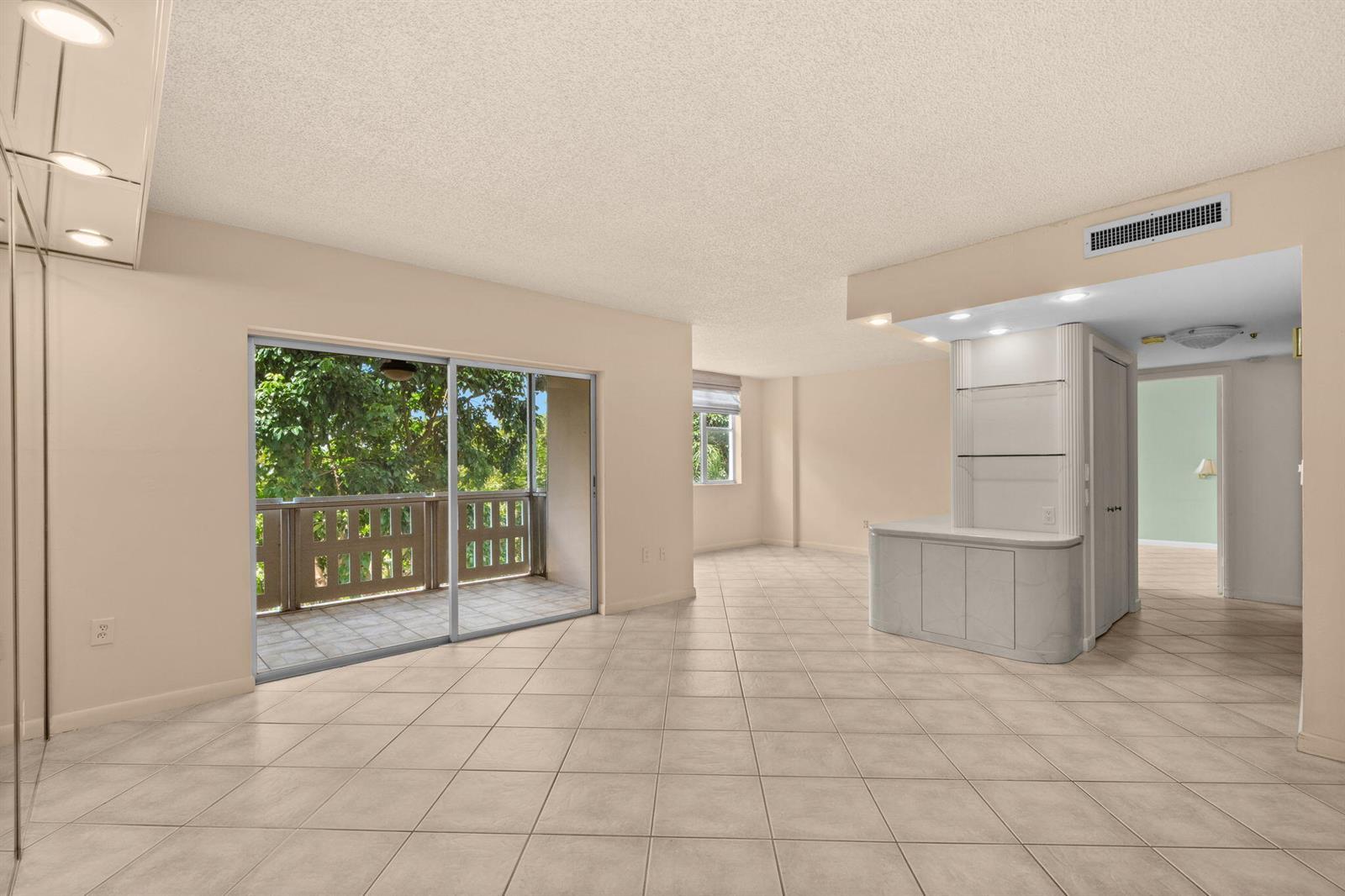 4001 Hillcrest Drive # 406, Hollywood FL 33021 photo 5
