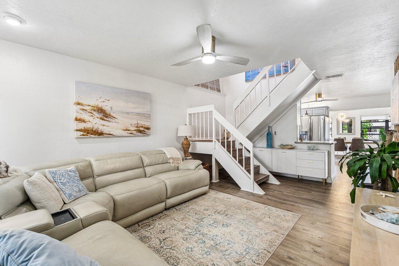 2101 N Palm Circle, North Palm Beach FL 33408 photo 3