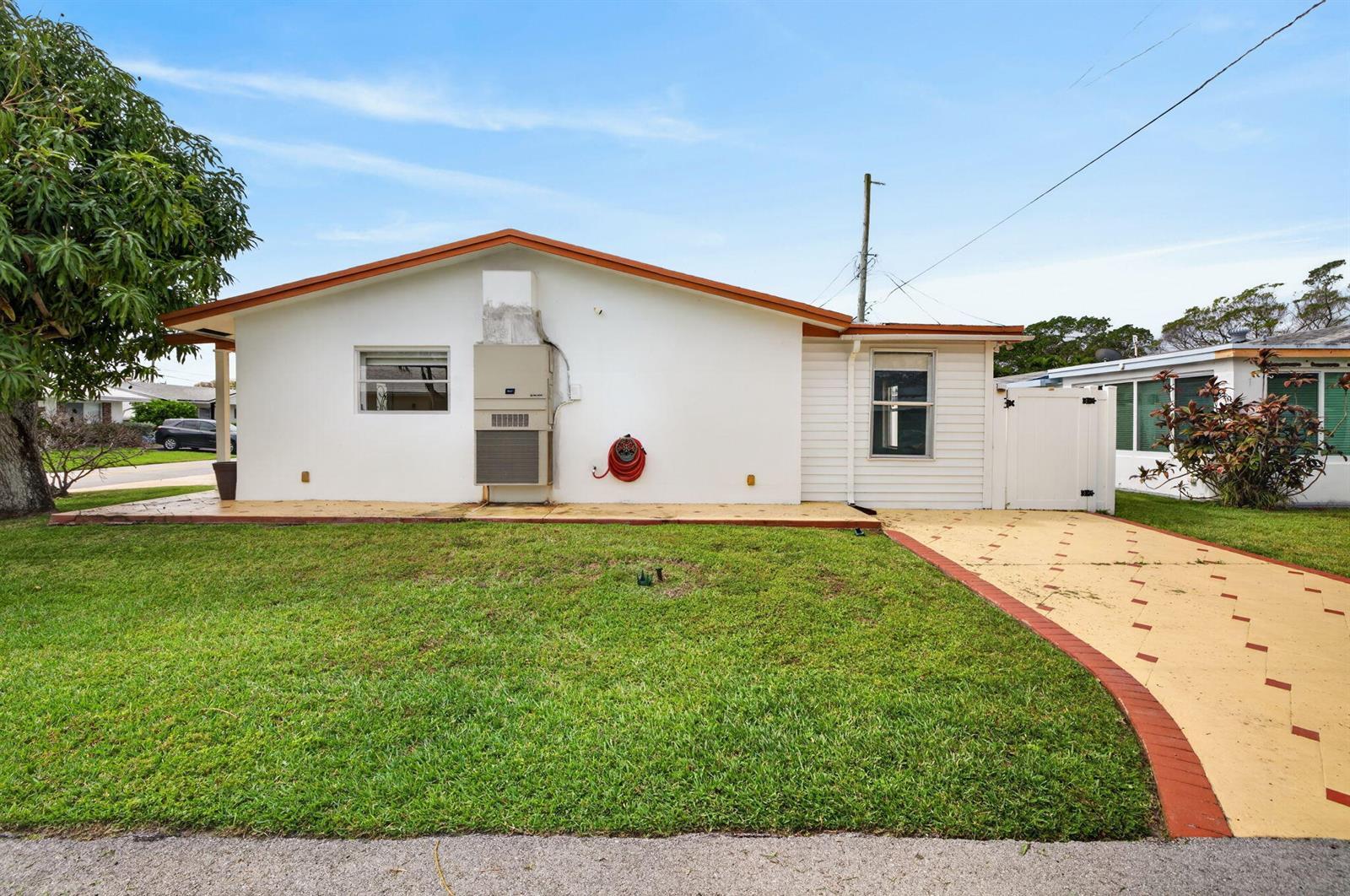 4579 NW 17th Terrace, Tamarac FL 33309 photo 2