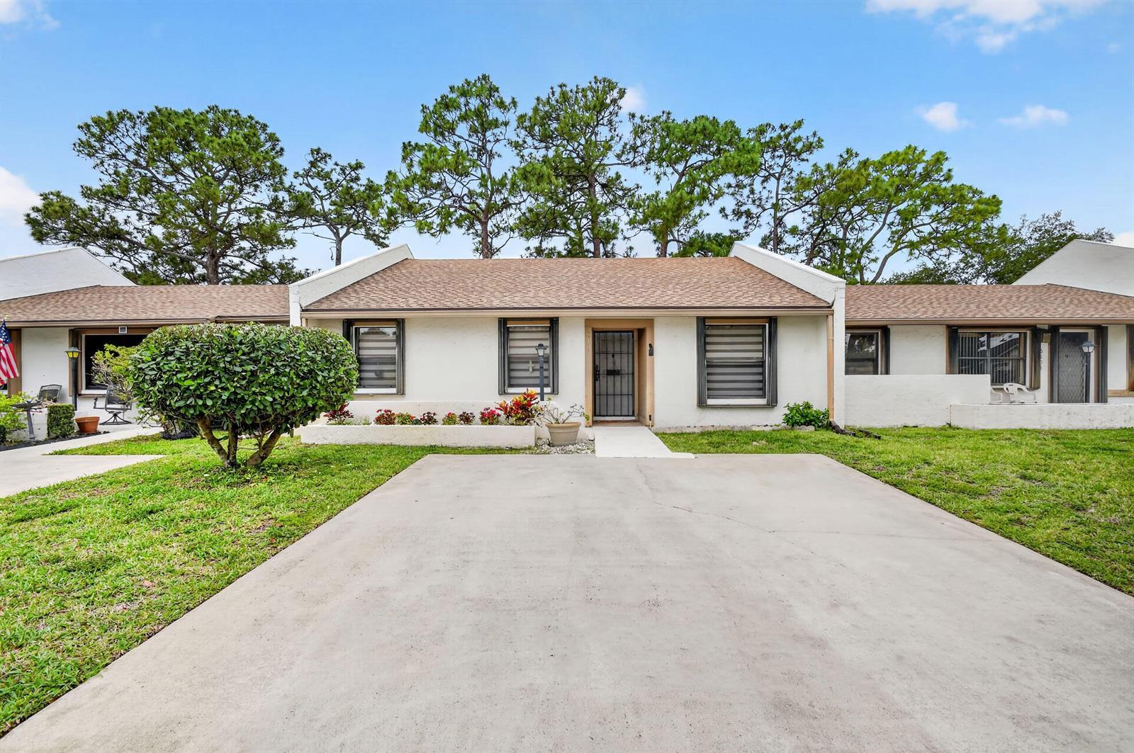 6105 Fairfield Circle, FL 33463