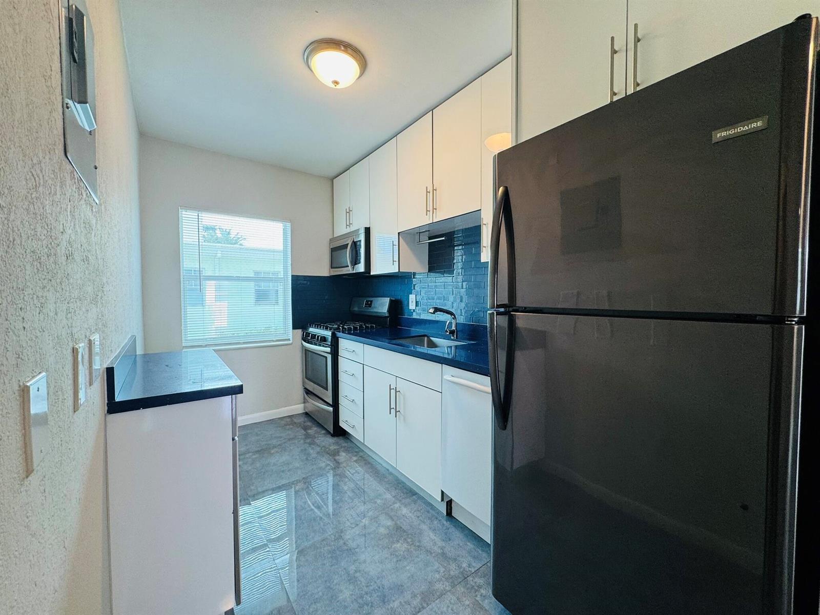 935 8th Street # 11, Miami Beach FL 33139 photo 3