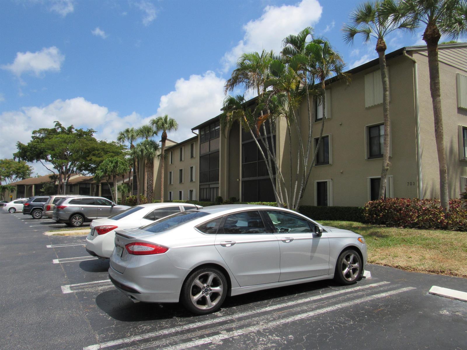 703 Sunny Pine Way # G2, FL 33415