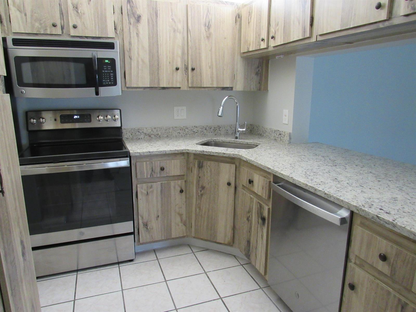 703 Sunny Pine Way # G2, FL 33415 photo 5