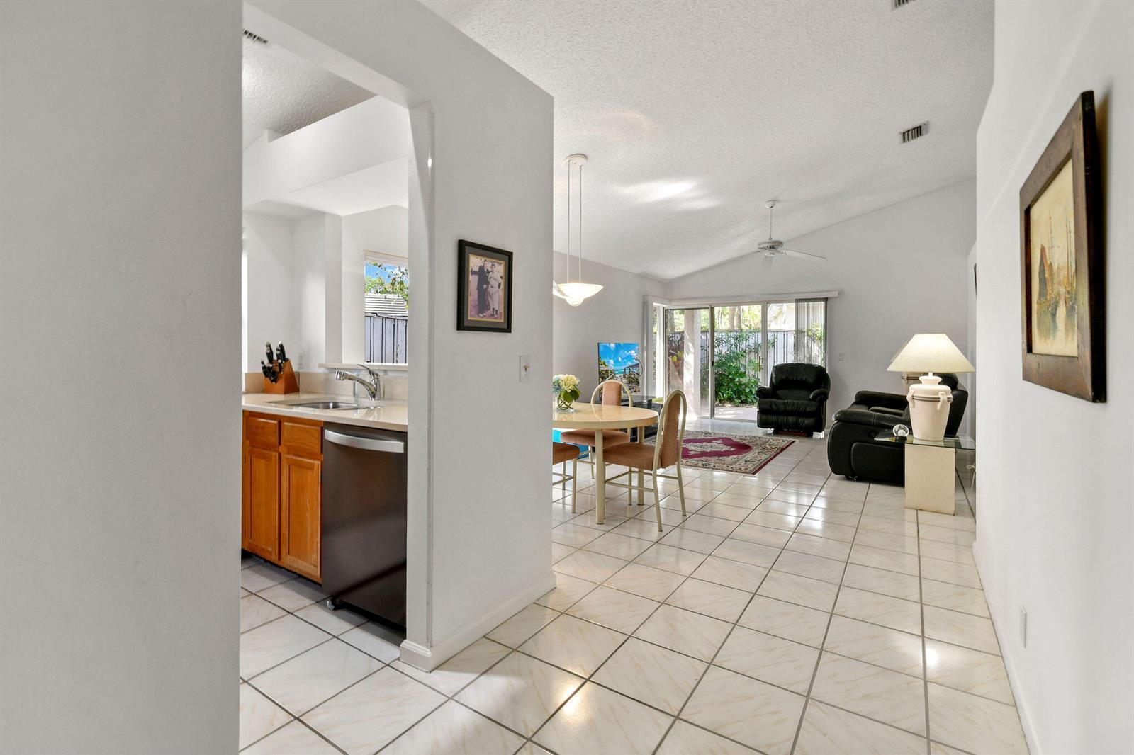 49 Admirals Court, Palm Beach Gardens FL 33418 photo 3