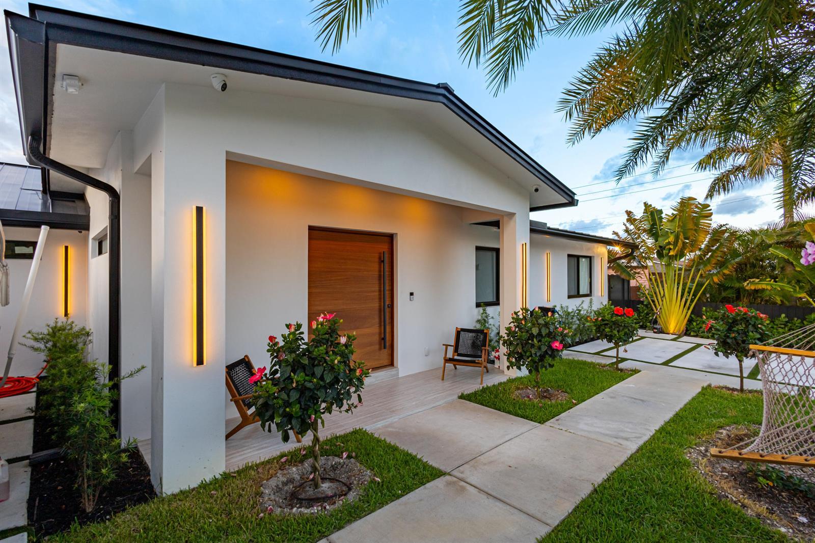 807 Hollywood Place, West Palm Beach FL 33405 photo 2
