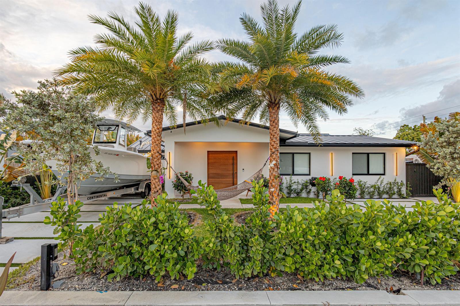 807 Hollywood Place, West Palm Beach FL 33405