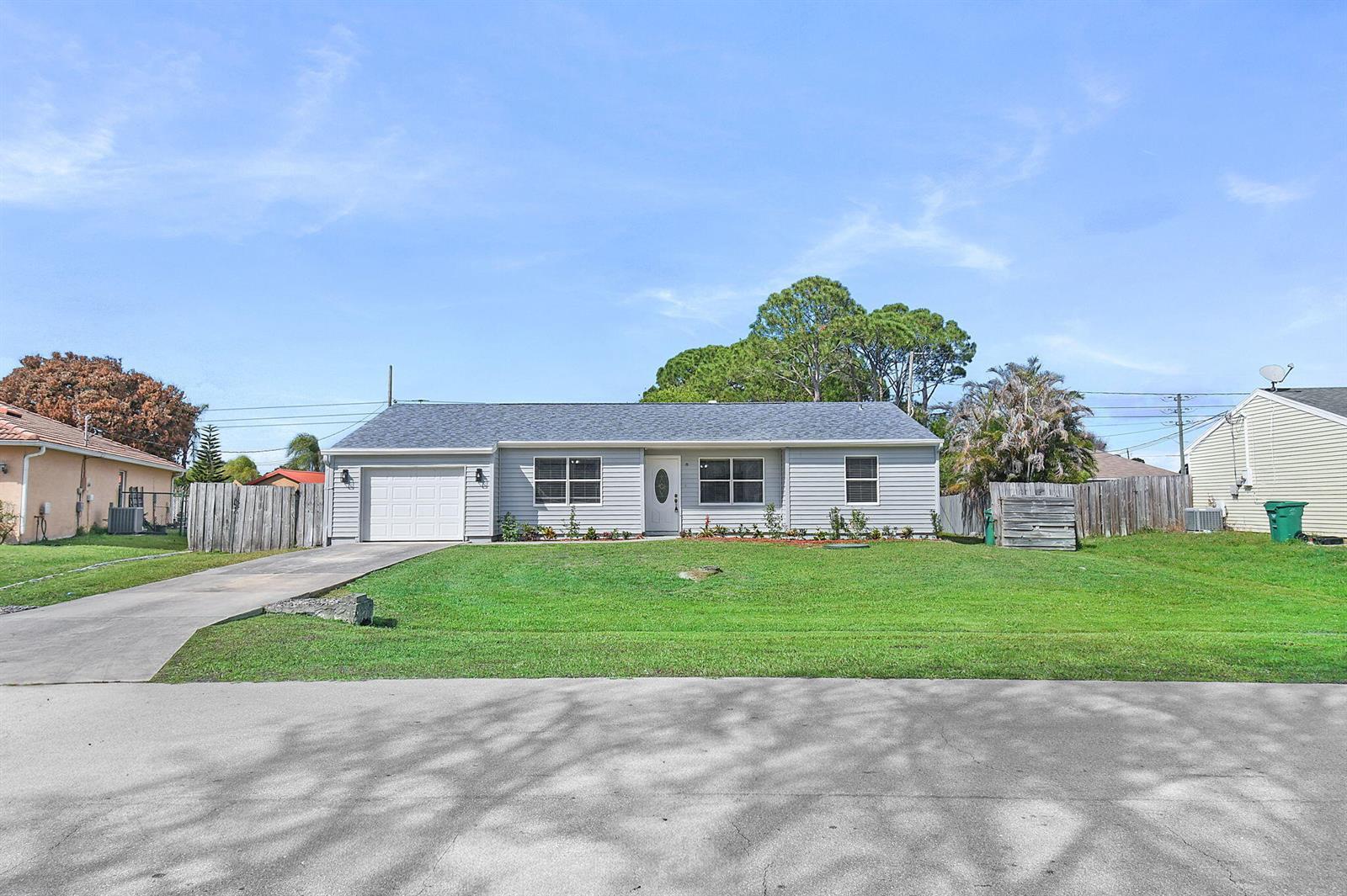 1853 SE Dranson Circle, Port St. Lucie FL 34952 photo 2