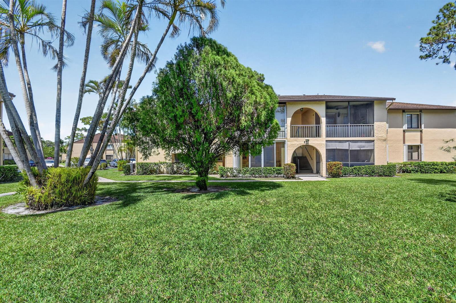 228 Pine Hov Circle # 1, FL 33463 photo 2
