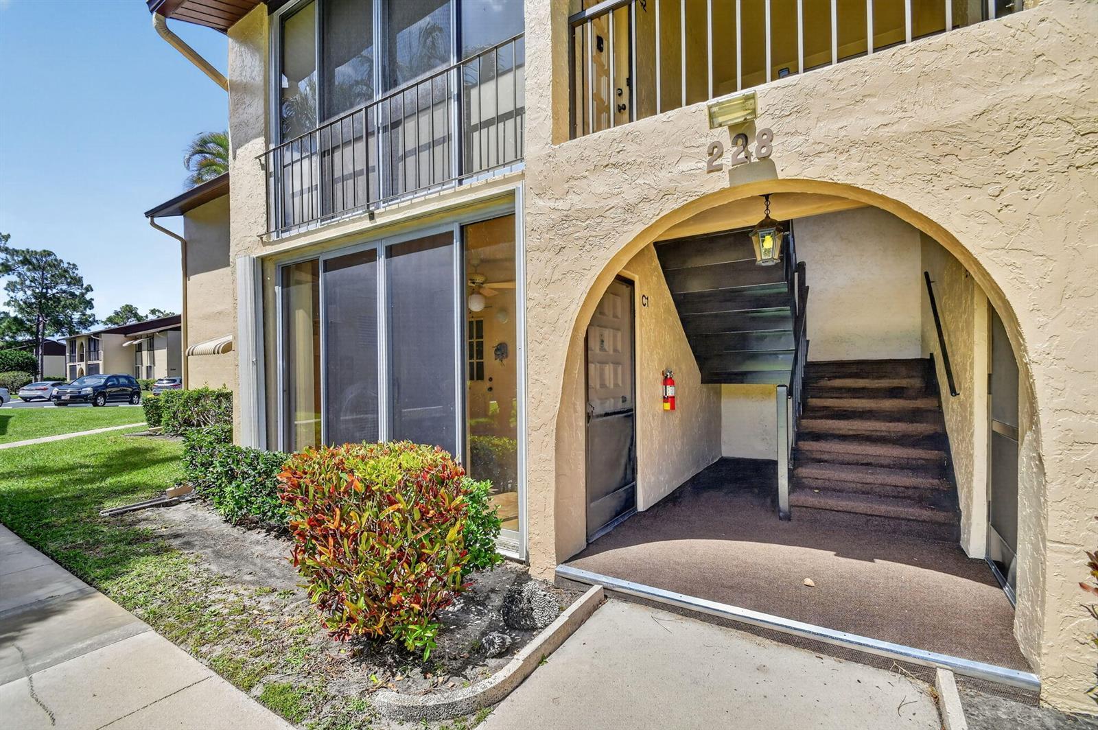 228 Pine Hov Circle # 1, FL 33463 photo 3