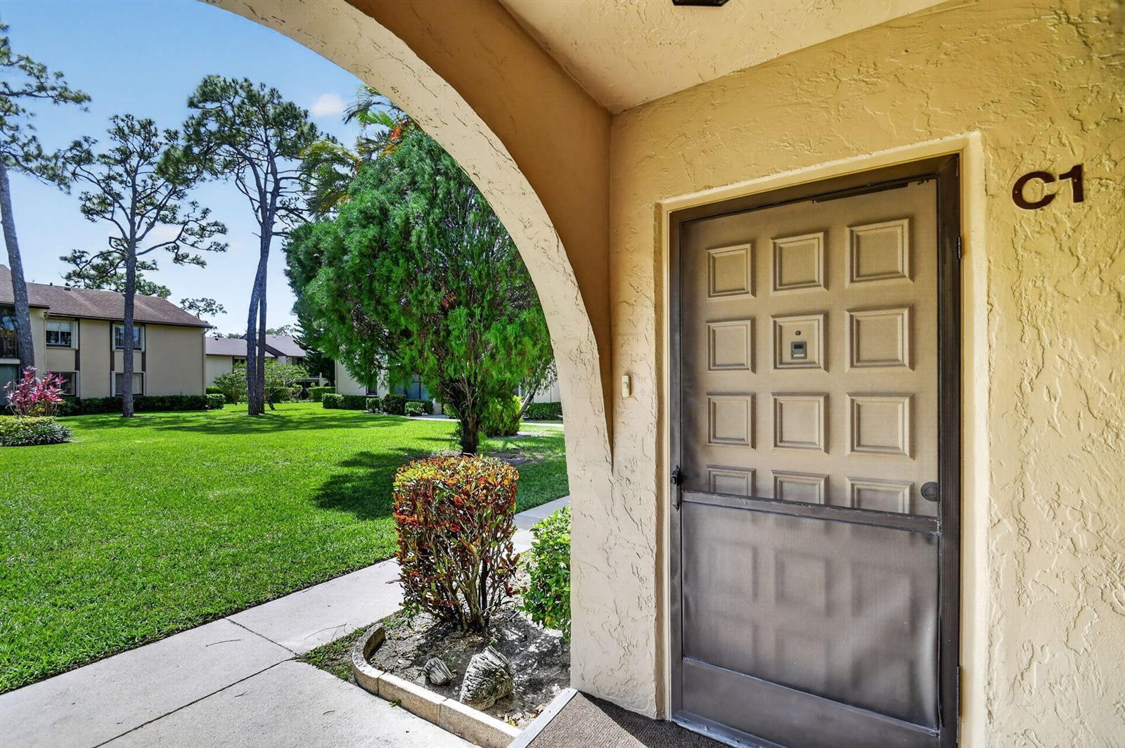 228 Pine Hov Circle # 1, FL 33463 photo 4