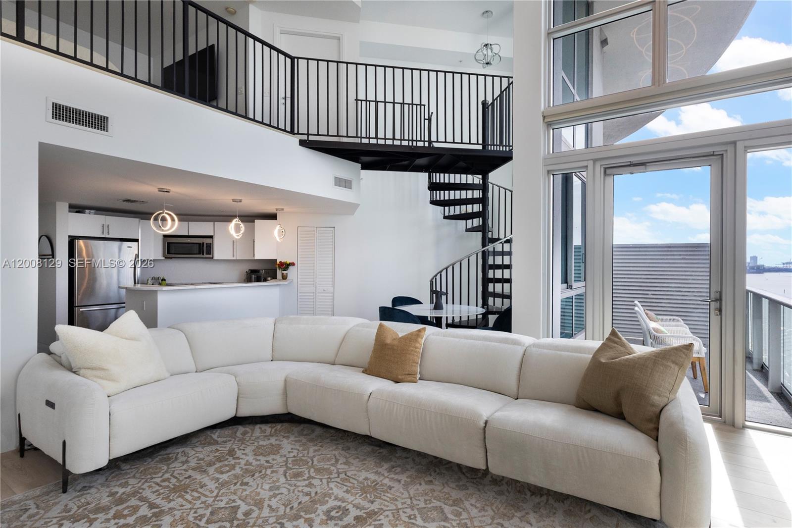 300 S Biscayne Blvd # 1014, Miami FL 33131 photo 2