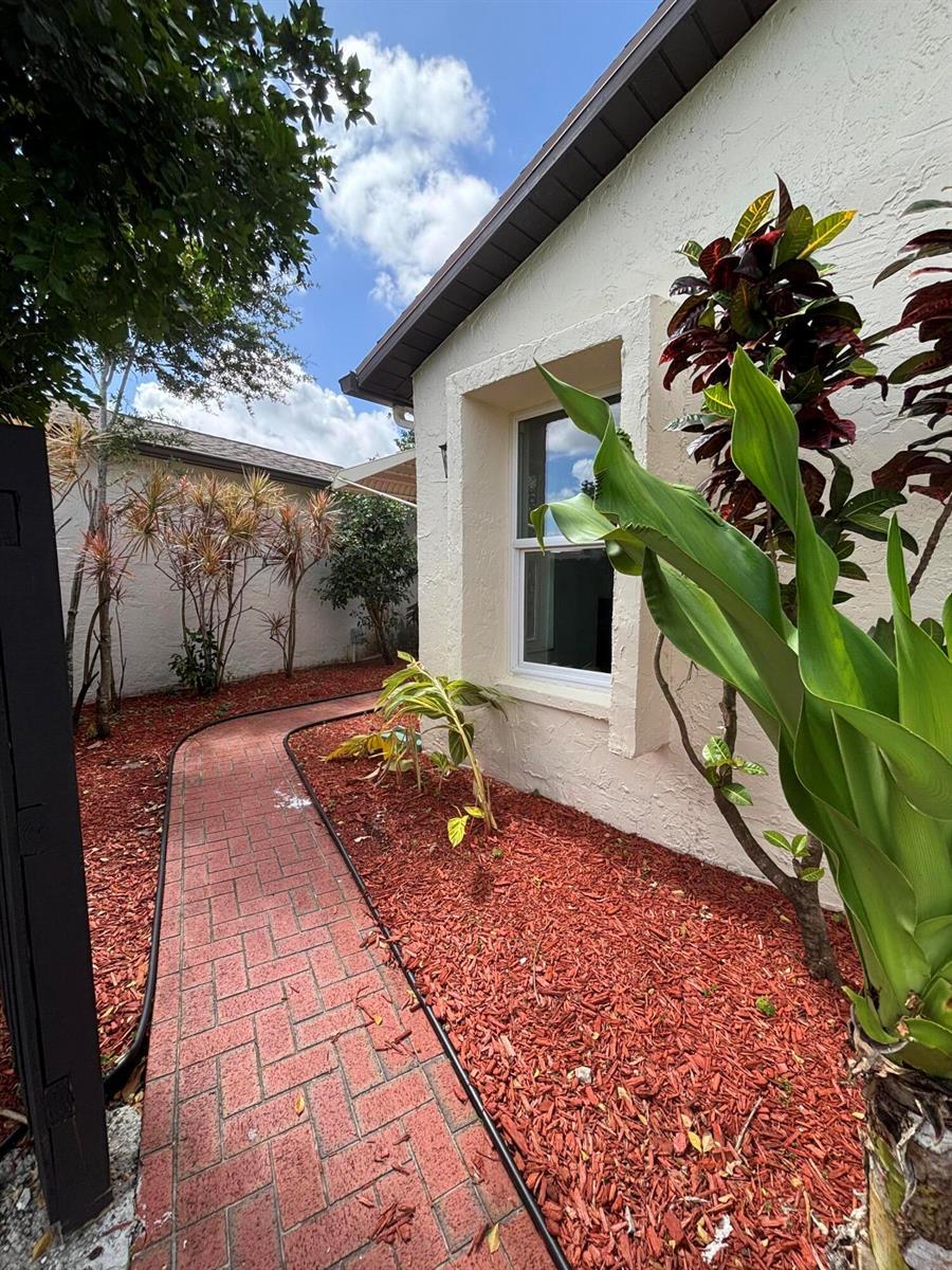 5430 Mirror Lakes Boulevard, Boynton Beach FL 33472 photo 3