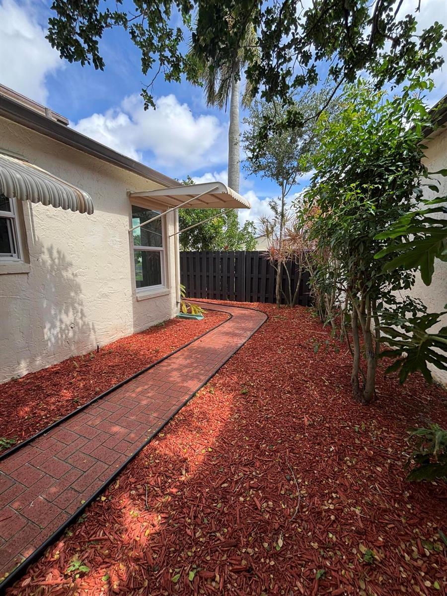 5430 Mirror Lakes Boulevard, Boynton Beach FL 33472 photo 4