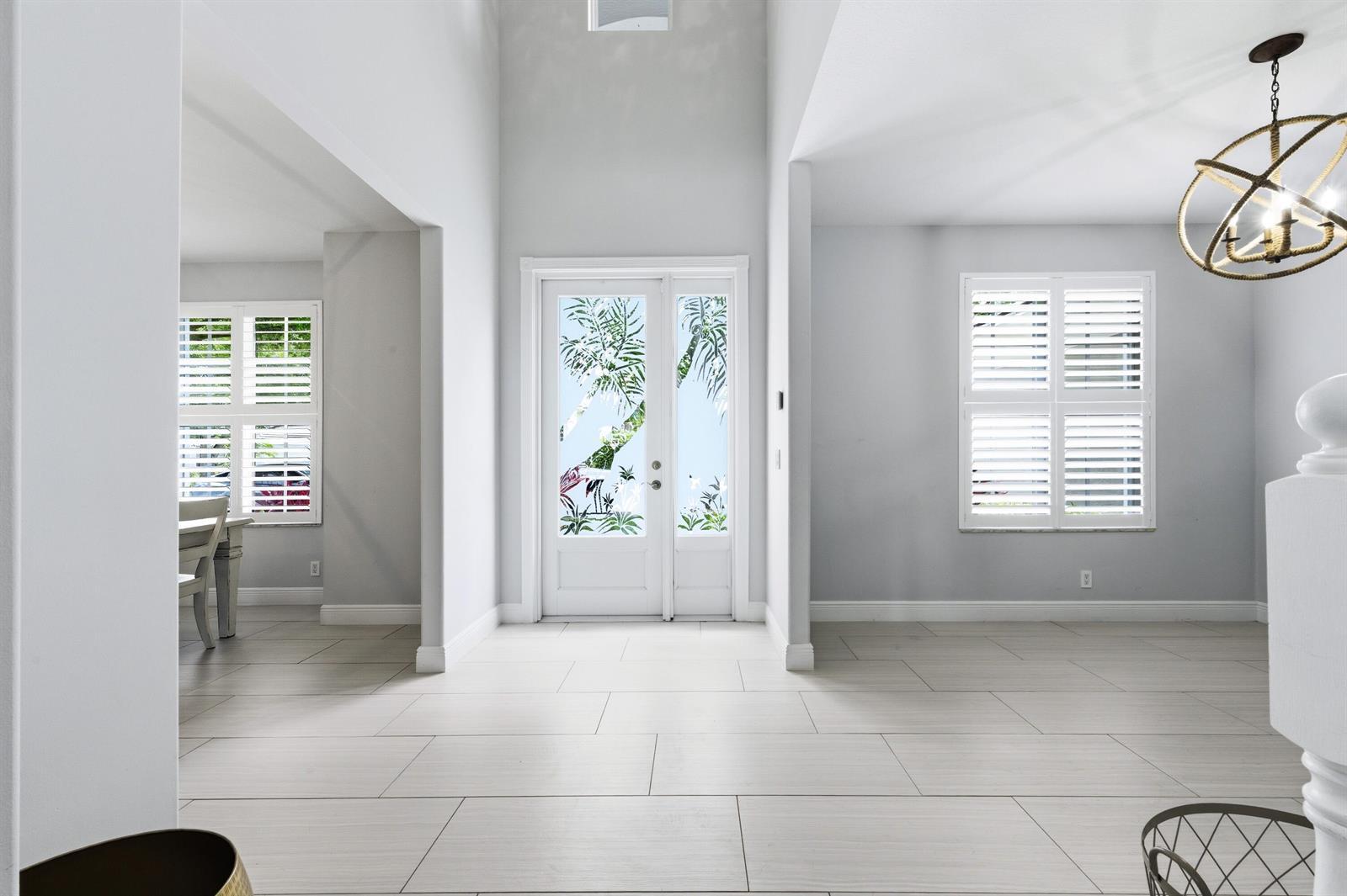 573 Cocoplum Dr Drive E, Jupiter FL 33458 photo 2