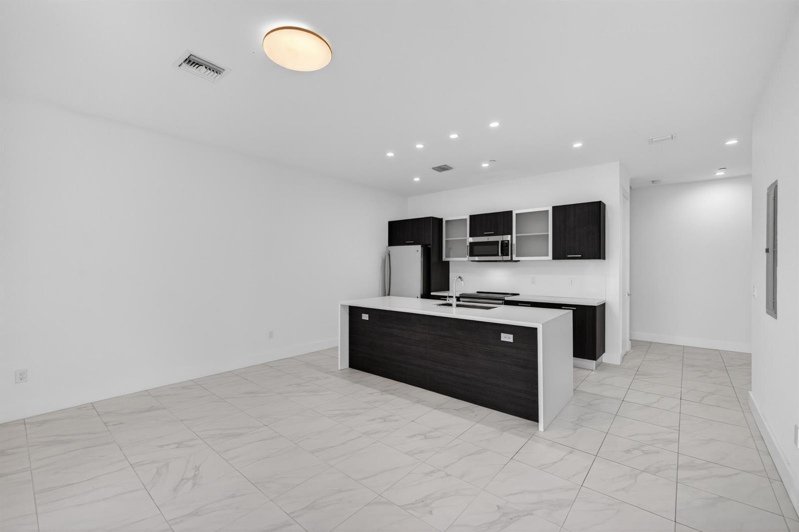 1044 NE 18th Avenue # 203, Fort Lauderdale FL 33304 photo 2