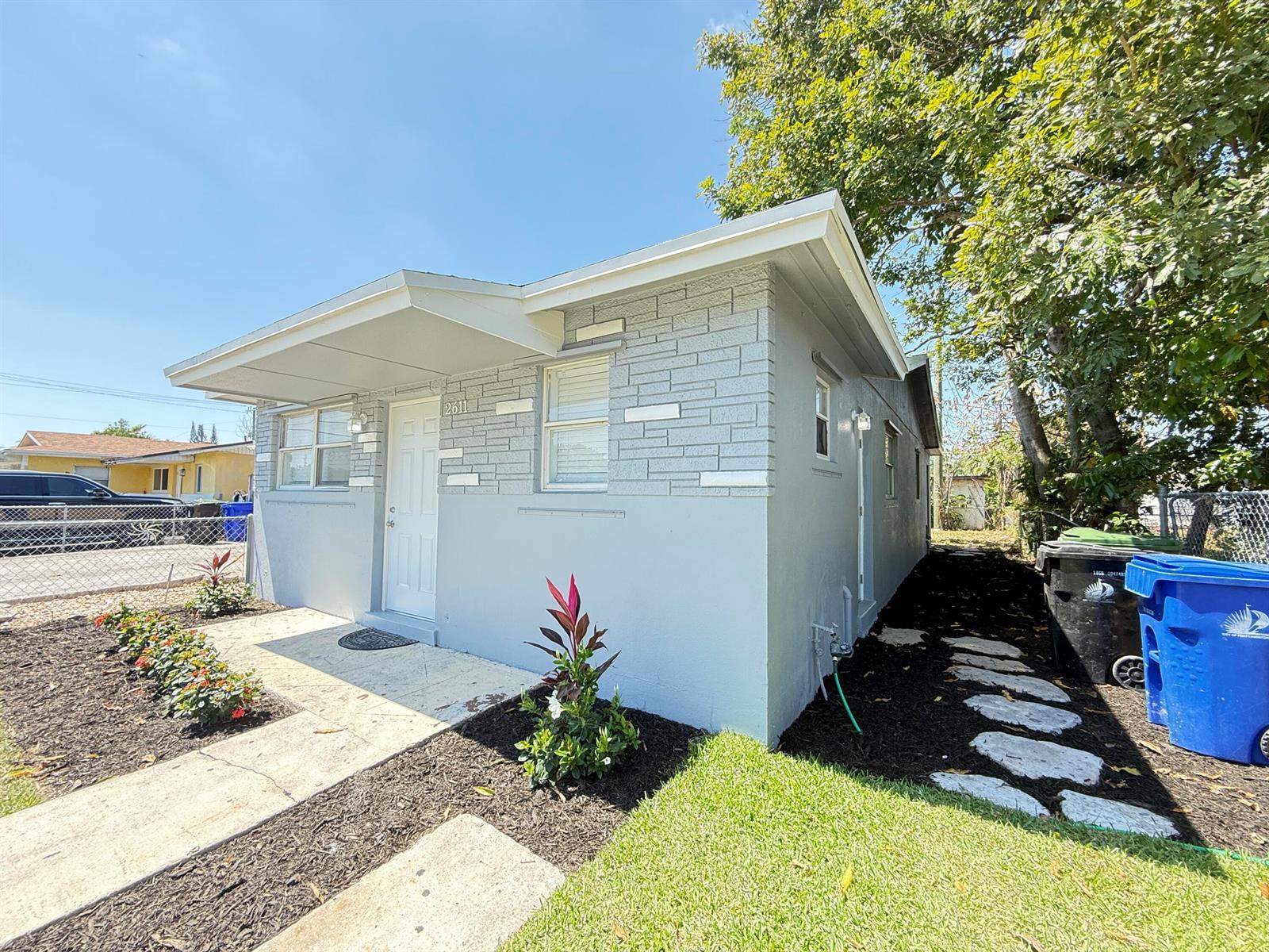2611 NW 21st Street, Fort Lauderdale FL 33311 photo 2