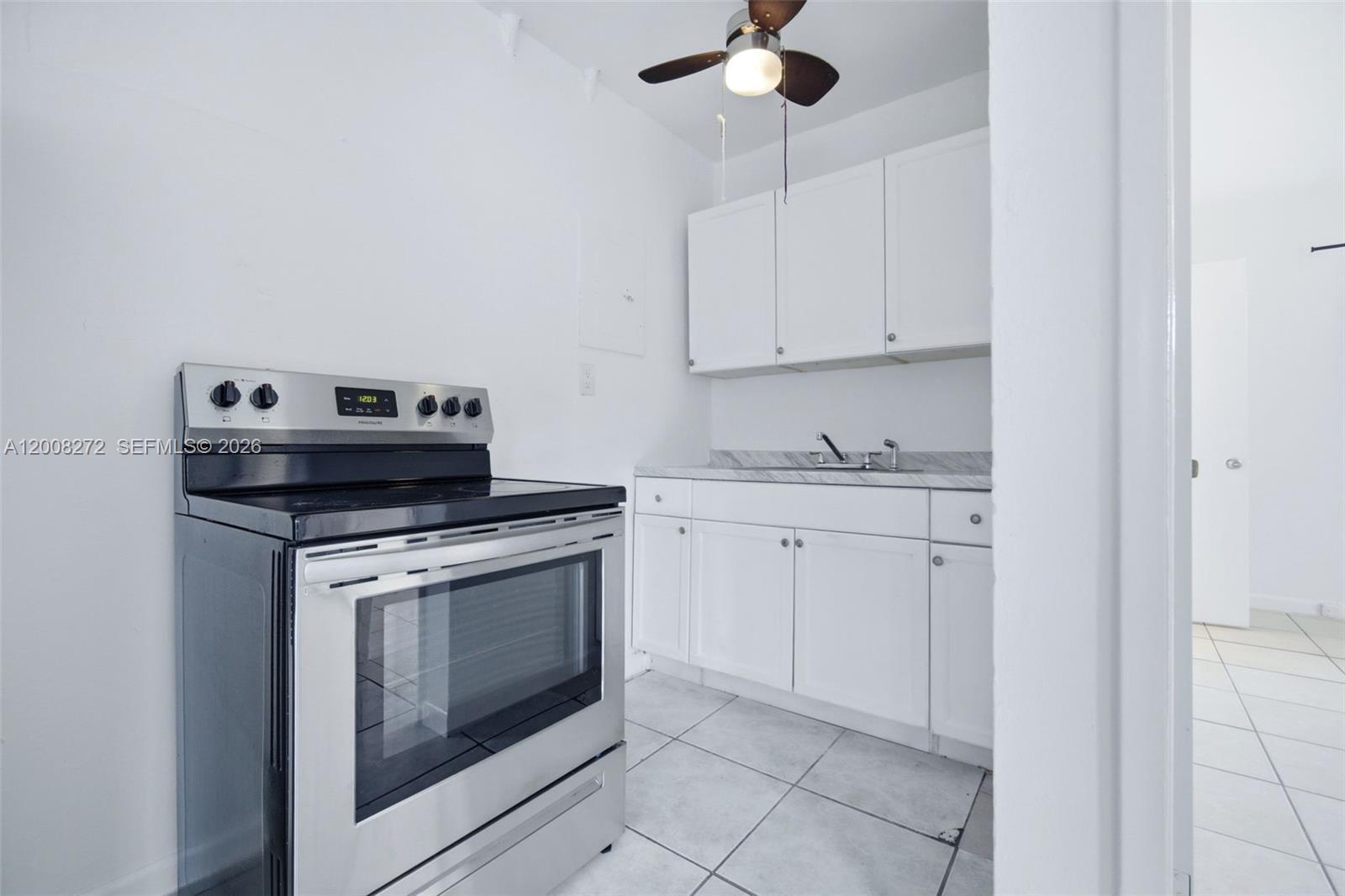 823-825 NW 9th St, Hallandale Beach FL 33009 photo 4