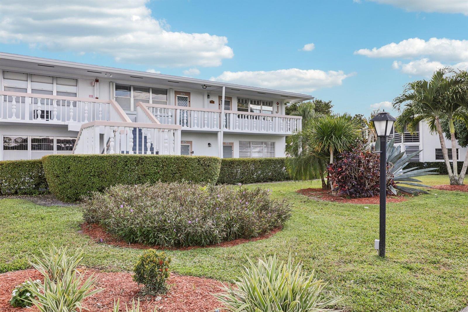 125 Oakridge J # 125, Deerfield Beach FL 33442 photo 5