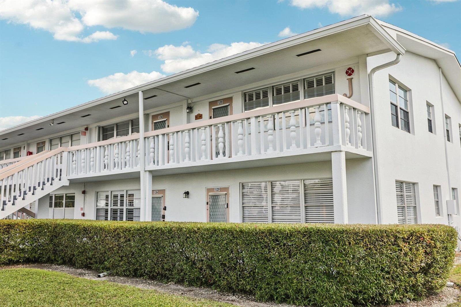 125 Oakridge J # 125, Deerfield Beach FL 33442 photo 4