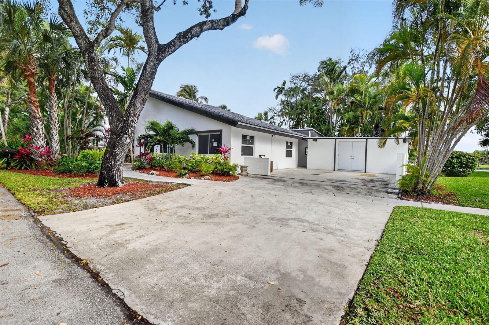 4701 NW 1st Place, Deerfield Beach FL 33442 photo 2