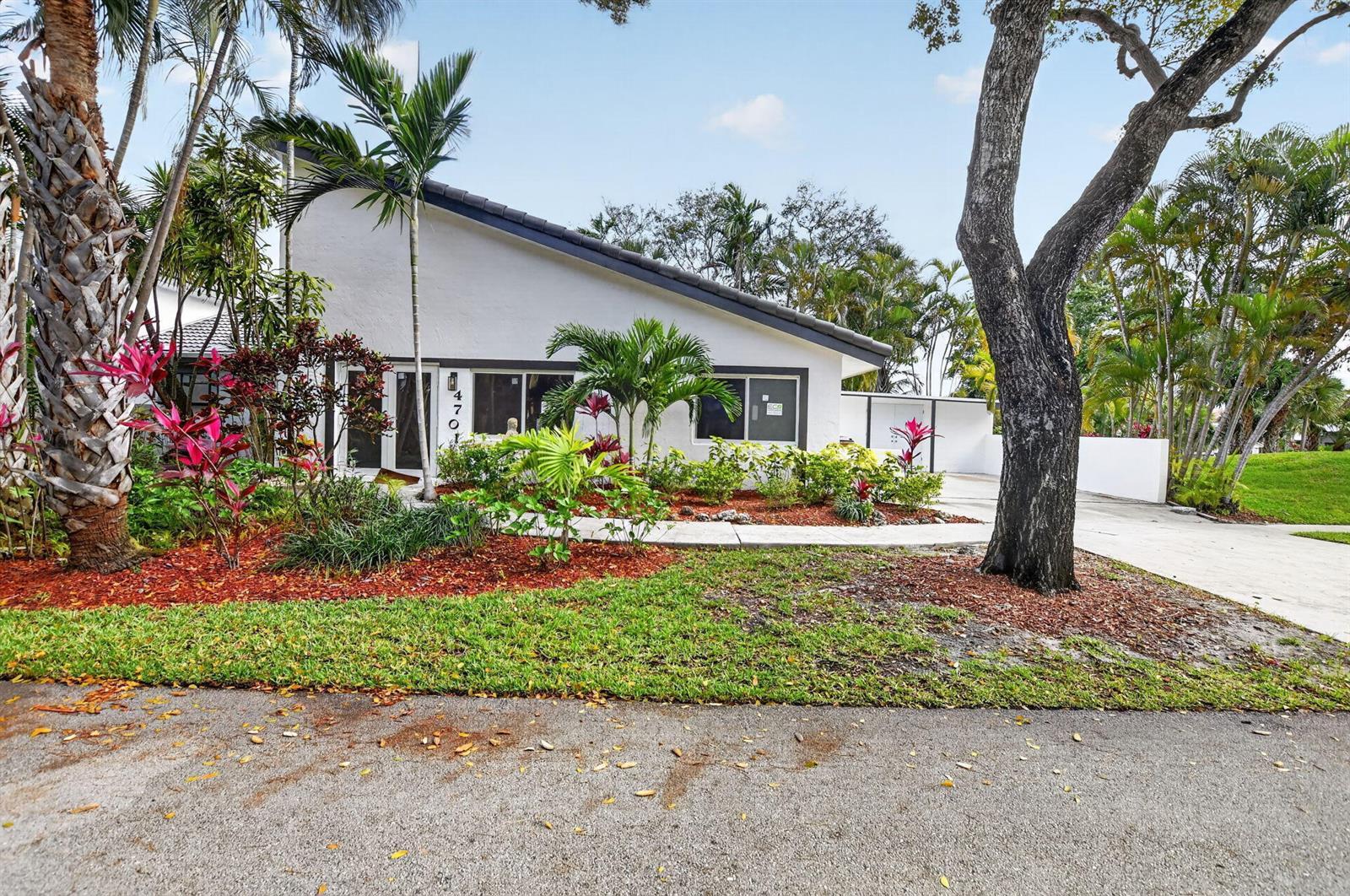 4701 NW 1st Place, Deerfield Beach FL 33442 photo 3