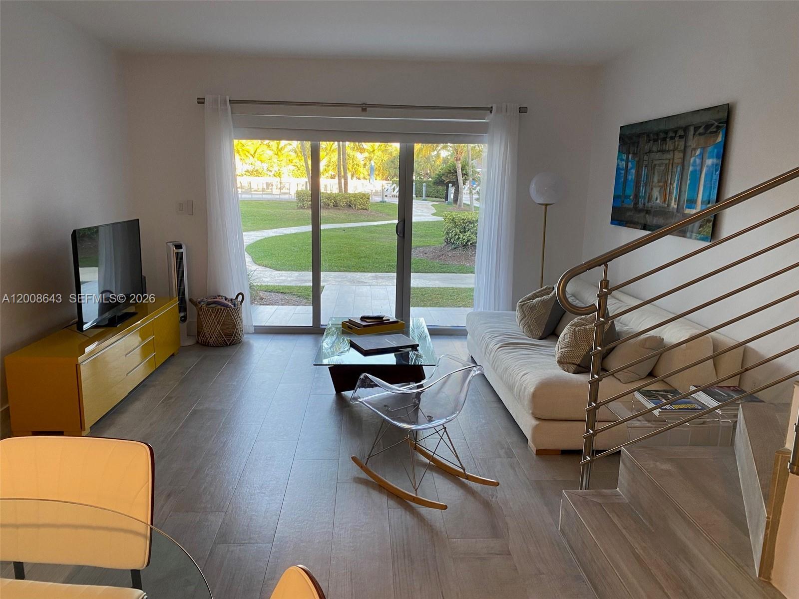 881 Ocean Dr, Key Biscayne FL 33149