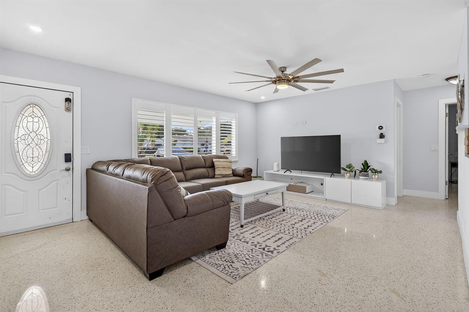 1123 SE 2nd Avenue, Deerfield Beach FL 33441 photo 4